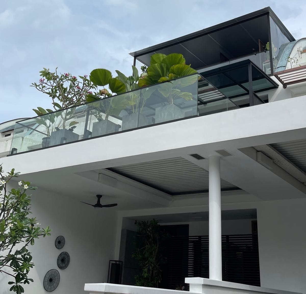 RH GLASS SOLUTION PTE LTD glass installation