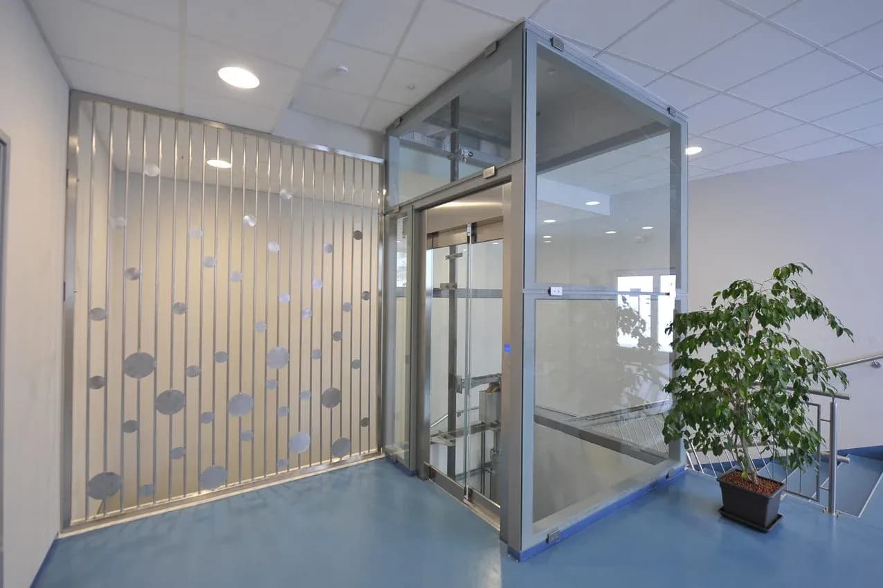 Scissor Lift Glass Installation